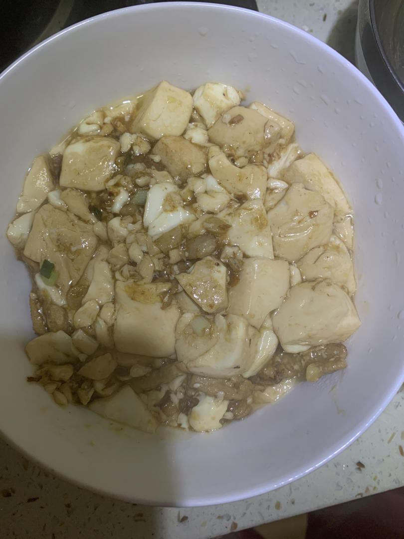 不放肉也超下饭的葱焖豆腐