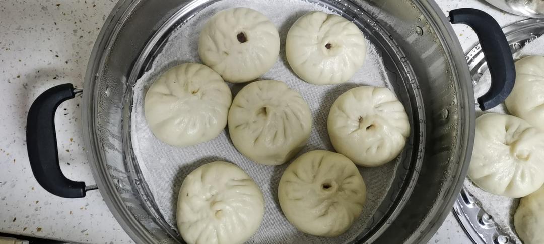 暄软可口的豆沙包