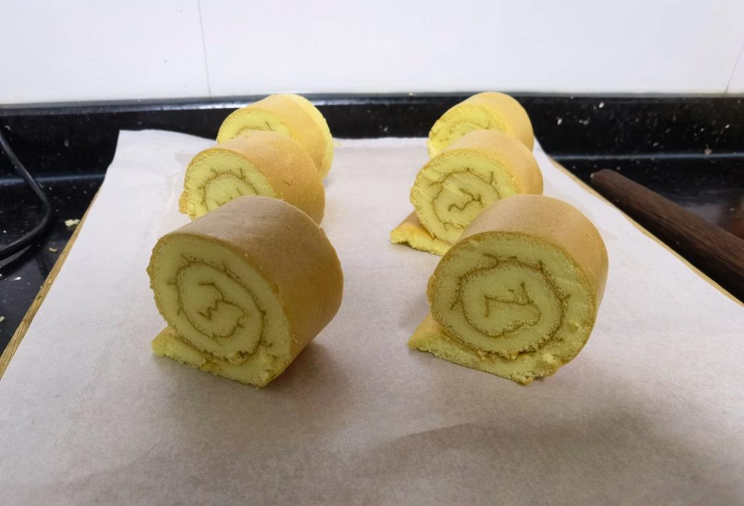 蛋糕卷这样做‼️不掉皮不开裂（小视频食谱）