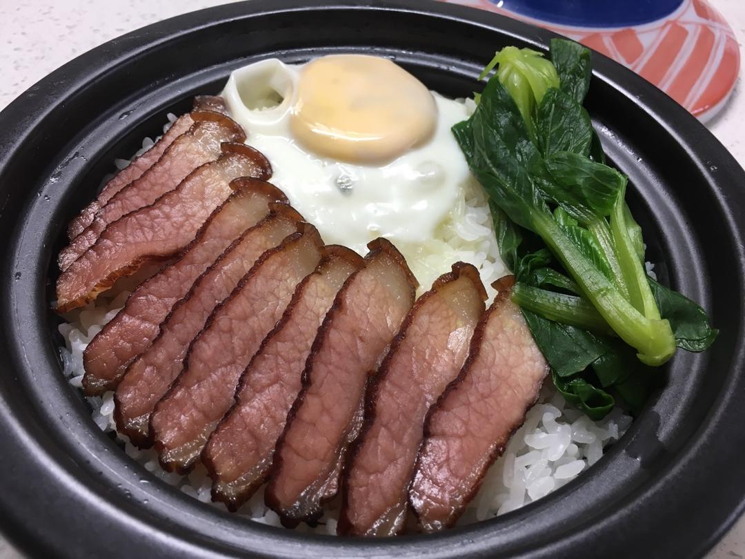 广式腊味煲仔饭