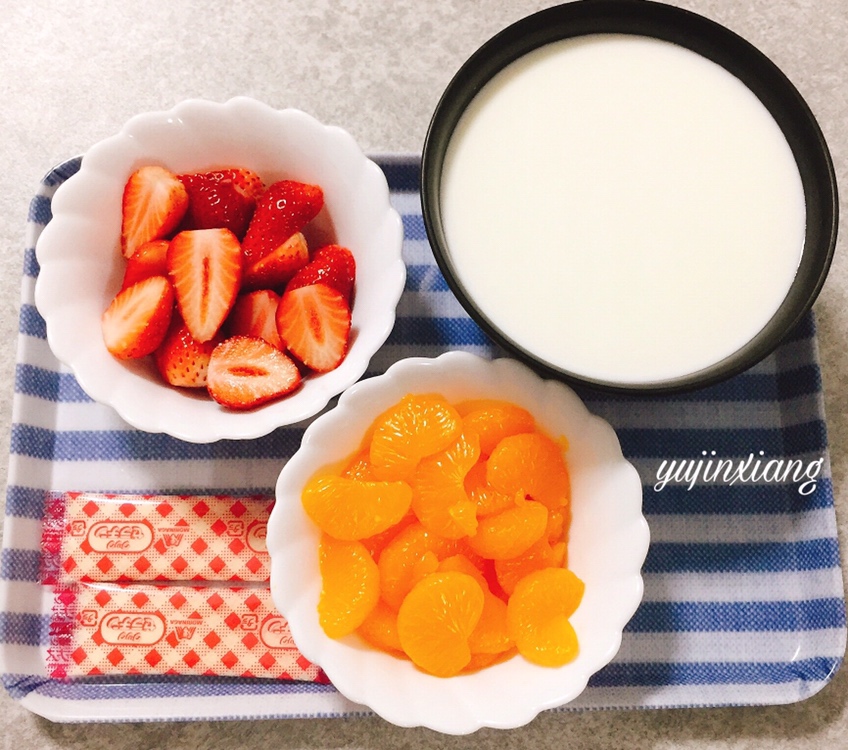 超简单的牛奶草莓橘子果冻（超简单快手）的做法 步骤1