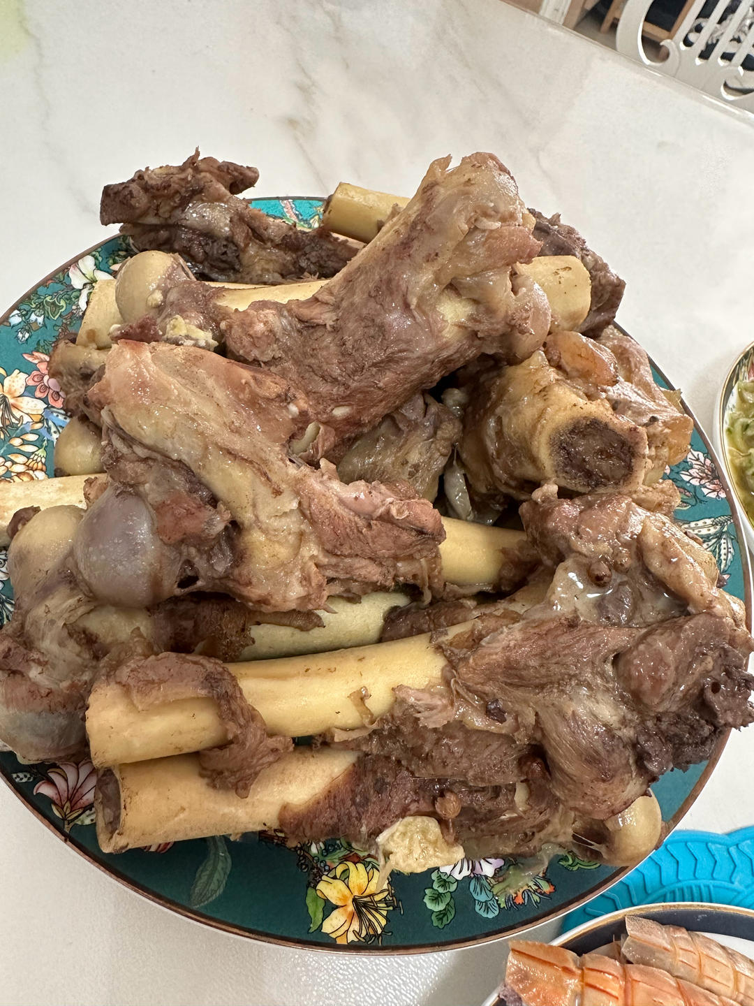 吸骨髓的圣品红烧羊棒骨