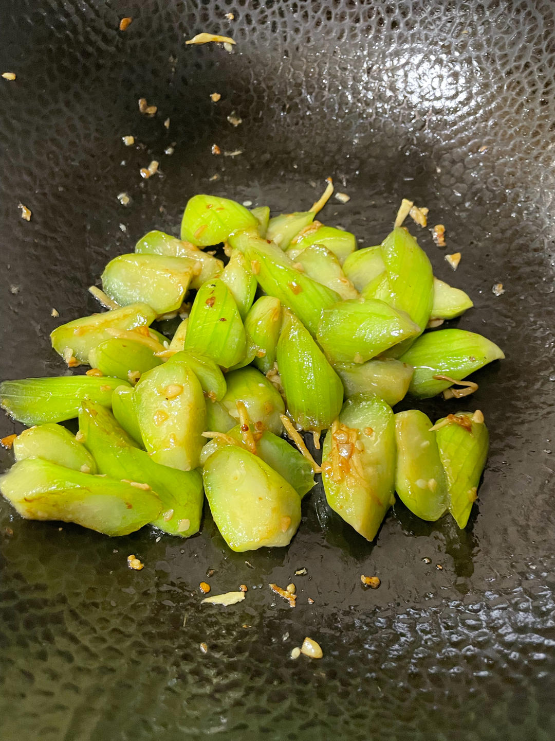 鲜掉眉毛的丝瓜炒花蛤，汤汁拌饭也是超级无敌！！