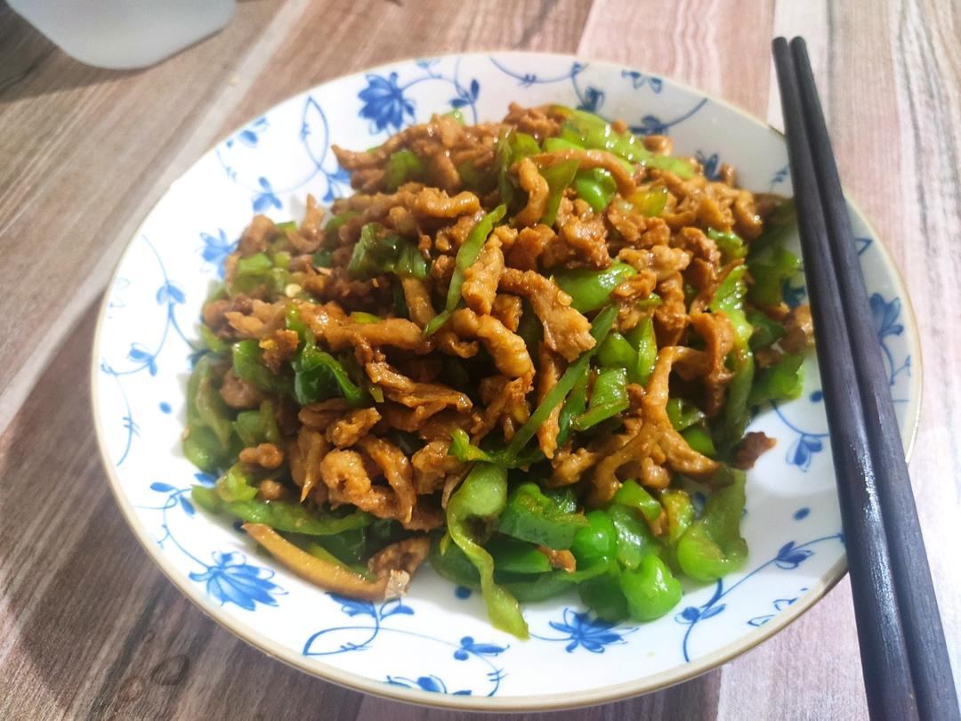 青椒肉丝，这样炒太好吃了。