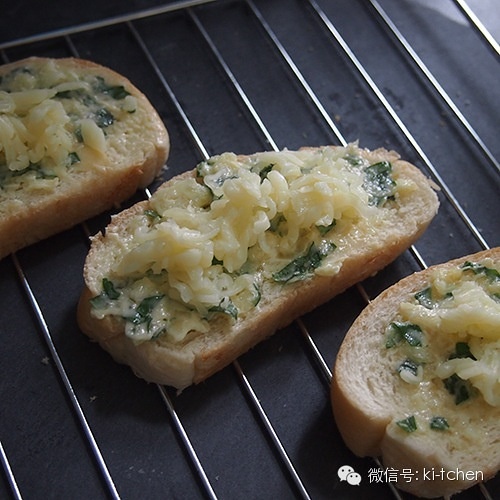 “Kiki厨房”蒜香罗勒烤面包