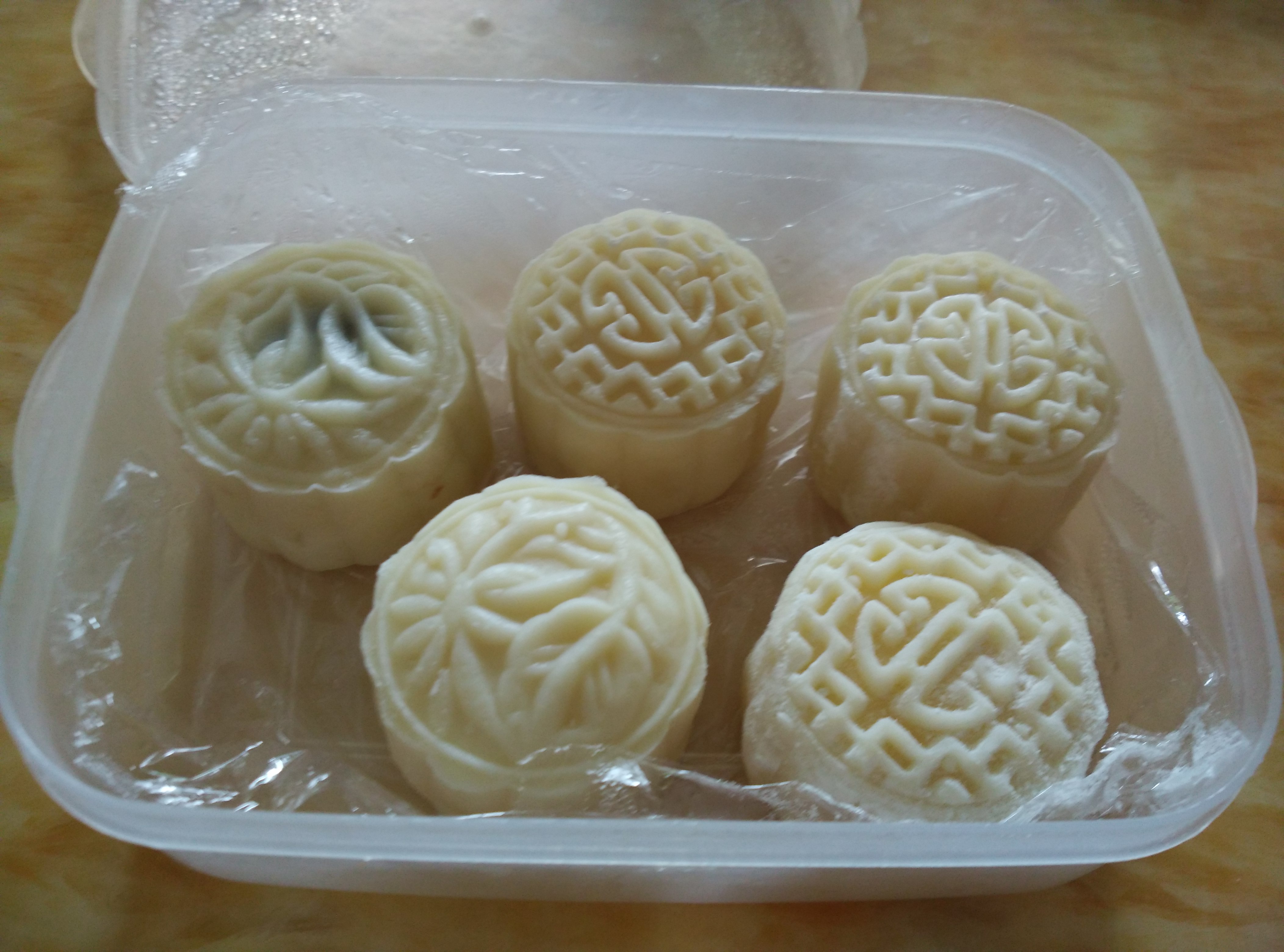 绝世好方！不开裂不粘手港式冰皮月饼（附奶黄馅做法）