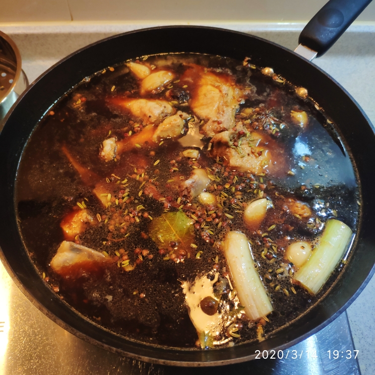 铁锅炖脊骨腔骨豆角土豆（不用炒）的做法 步骤4