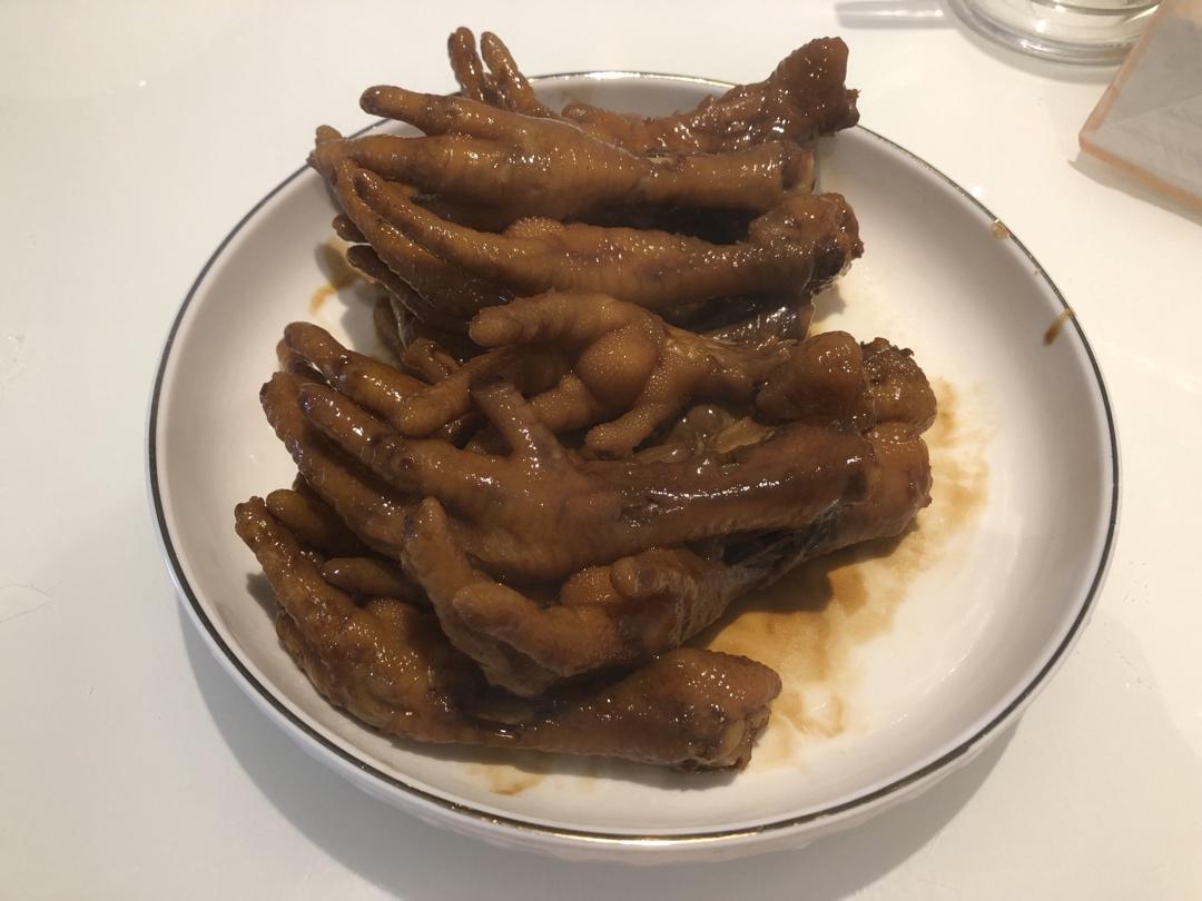 好吃到手指都吃掉的卤鸡爪