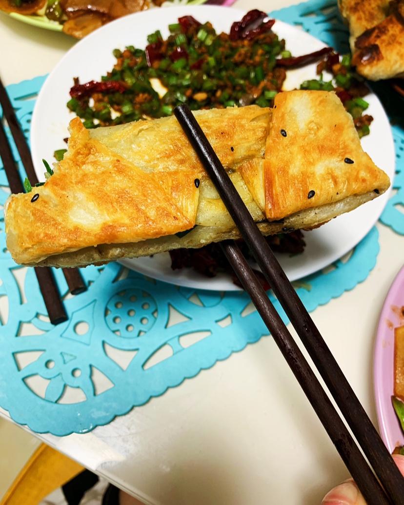 手抓饼控不要错过的千层三鲜锅贴