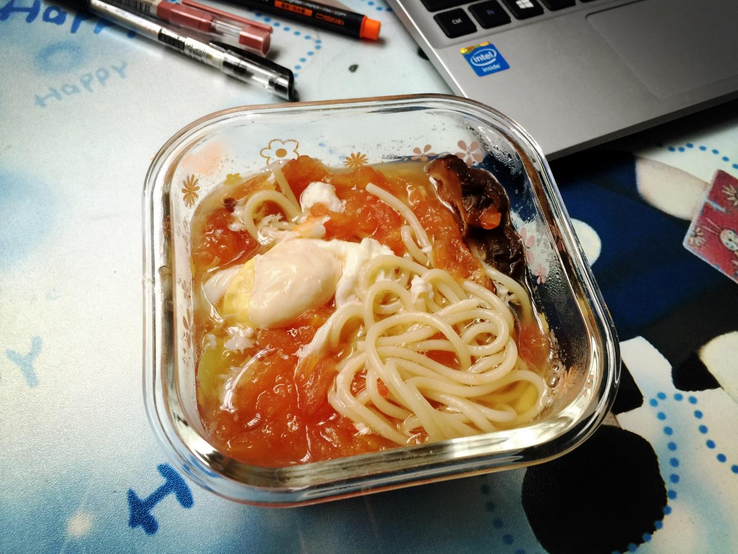 健康清淡西红柿汤意面（不加一滴油但很好吃的汤面哦～）的做法