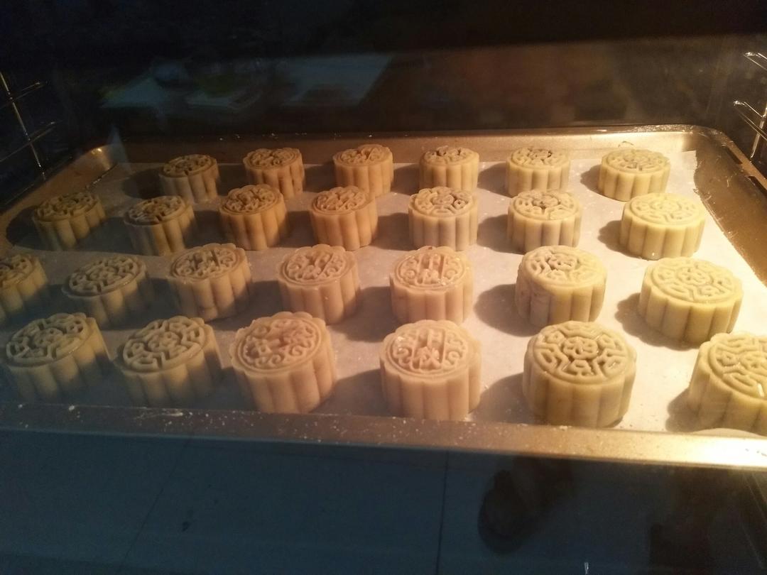 广式月饼—蛋黄莲蓉月饼