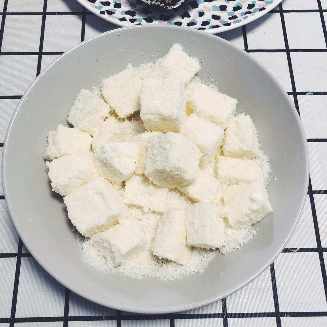 完胜85度C牛奶椰丝小方