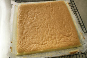 柠檬舒芙蕾蛋糕卷的做法 步骤6