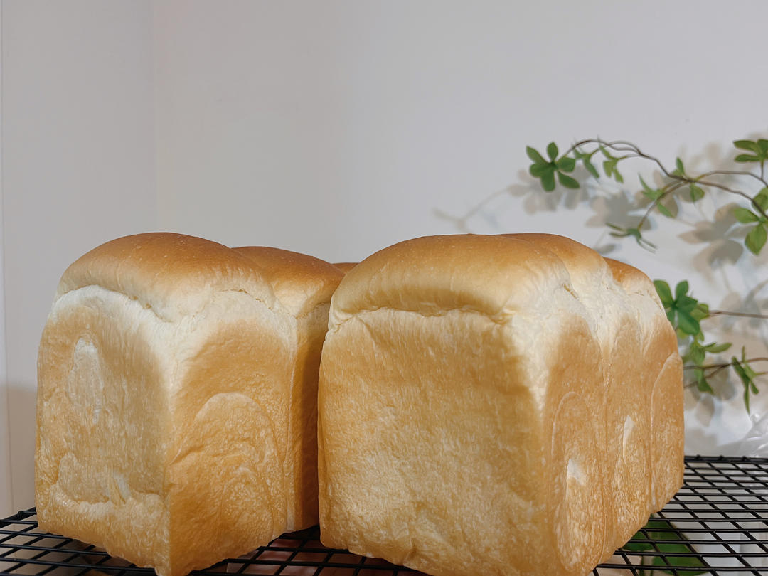 鲜奶牧场吐司制作揭秘，绵密的吐司谁不爱啊