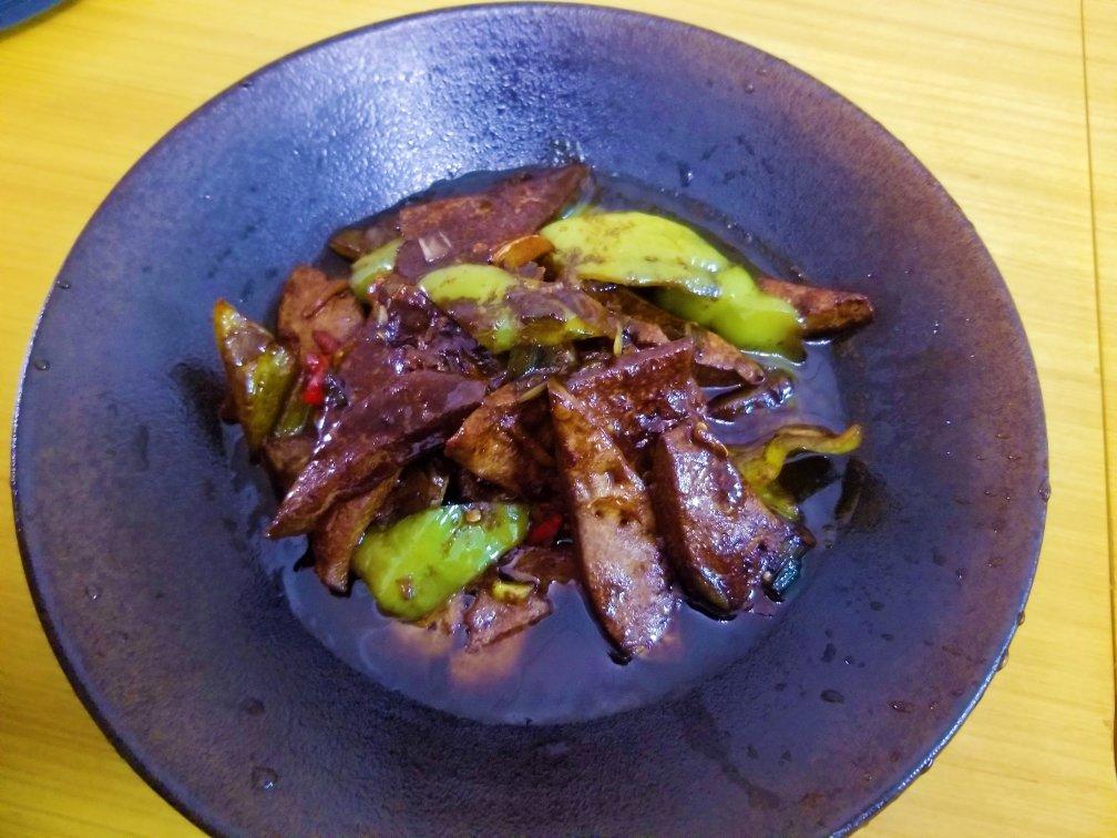 厨师长教你：“小炒猪肝”的家常做法，味道干香很赞，先收藏起来