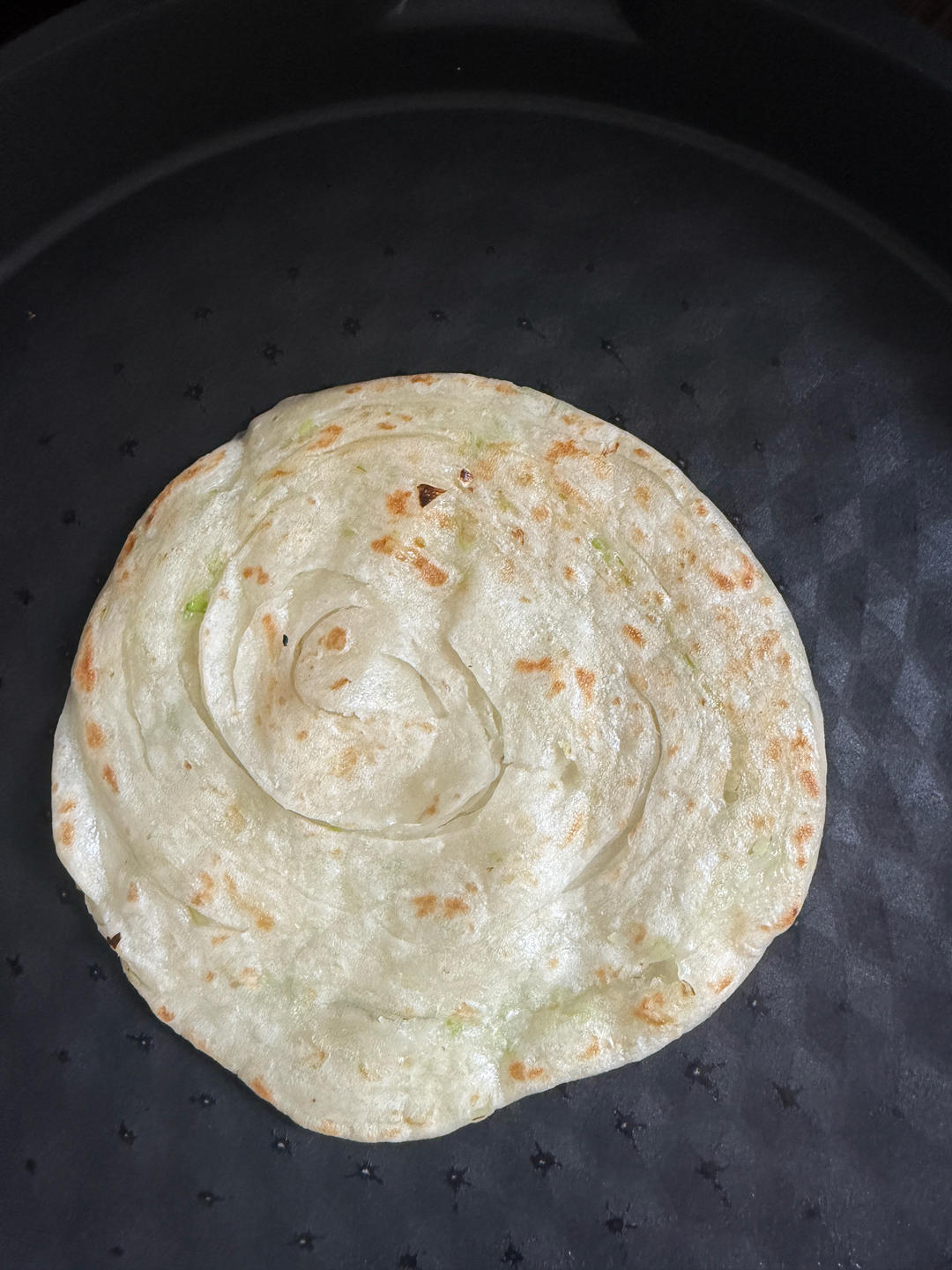 家常葱油饼 柔软多层 凉了也不硬 附细节视频详解