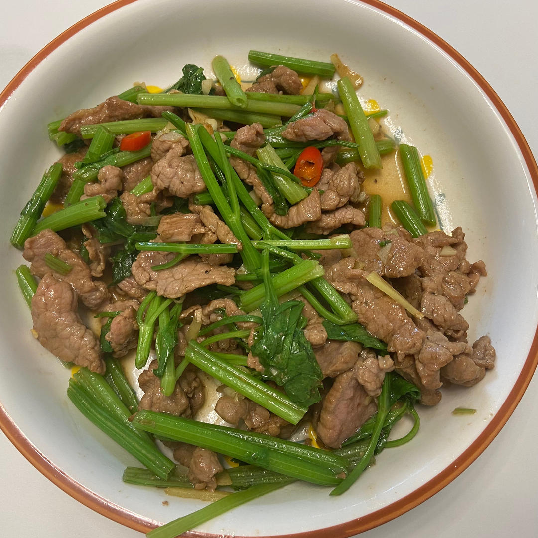 下饭神器又来了，试试这道芹菜炒牛肉！！