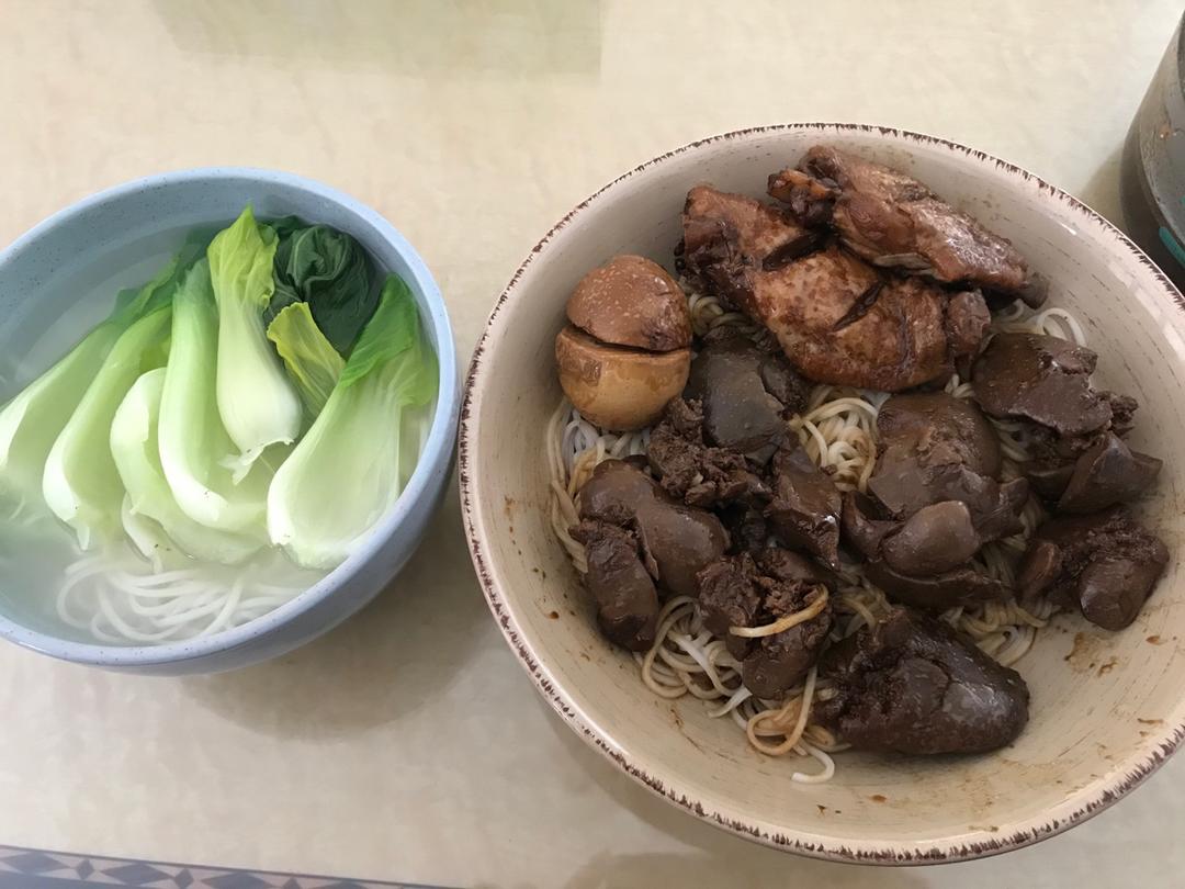 五香卤鸡杂。
