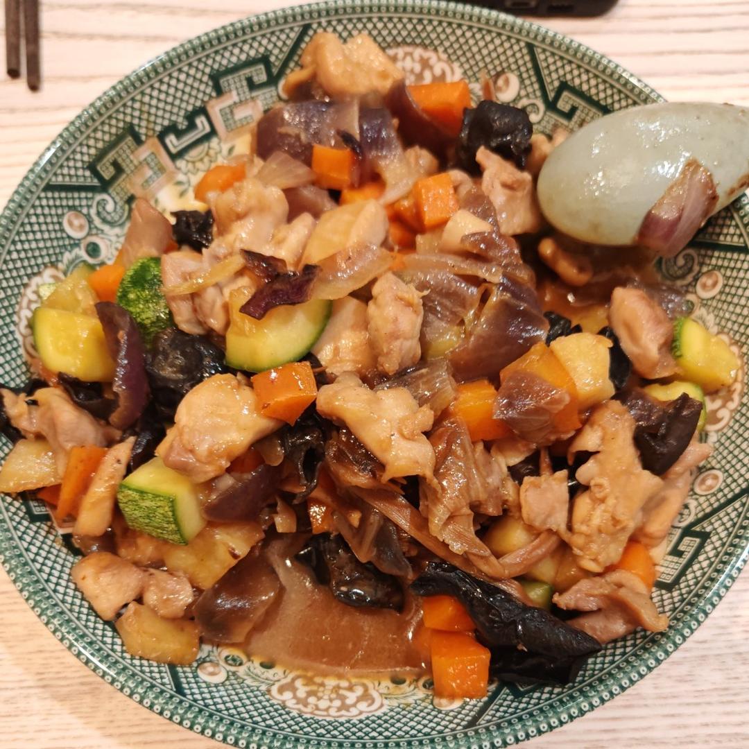 土豆胡萝卜炒鸡丁