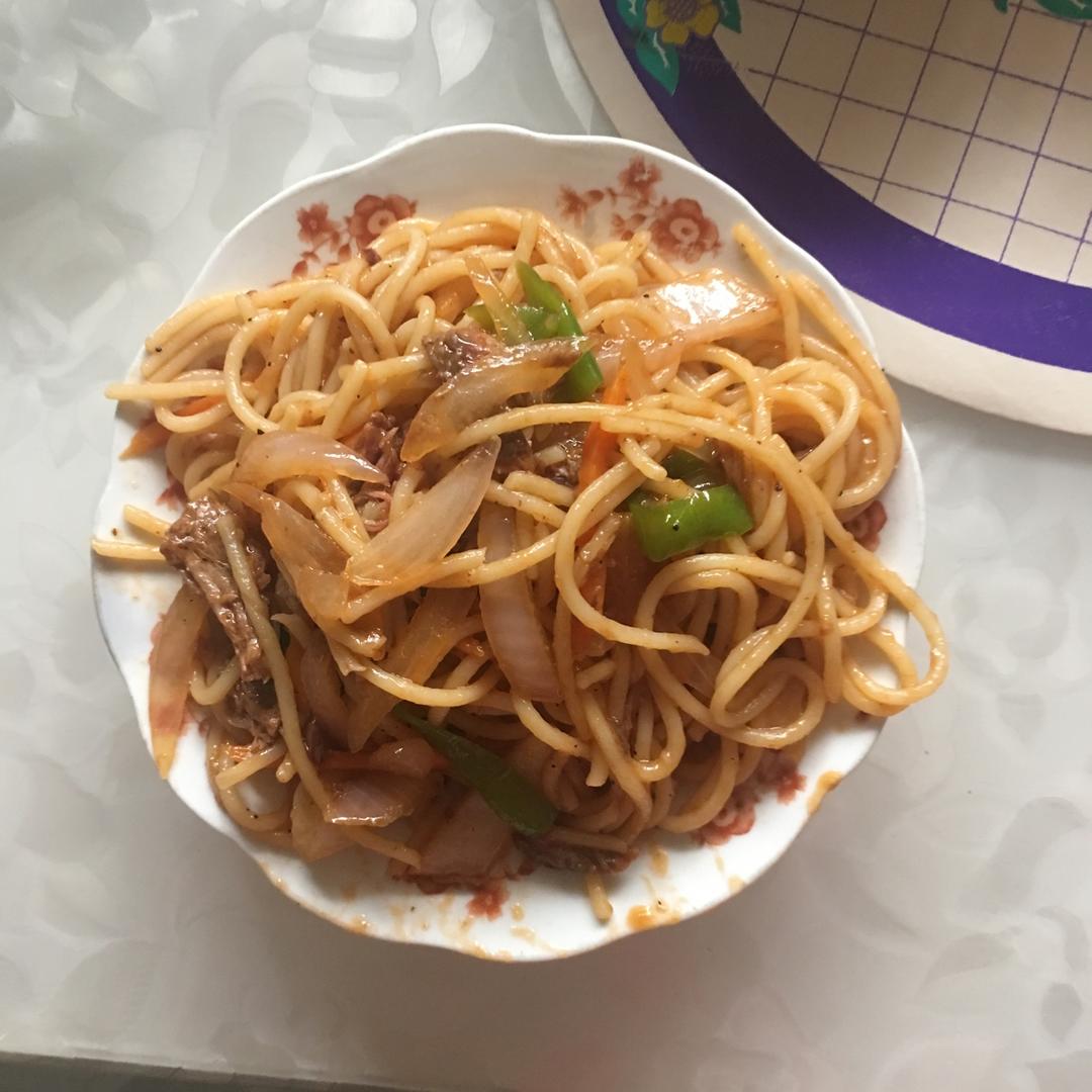 黑椒牛柳炒意面