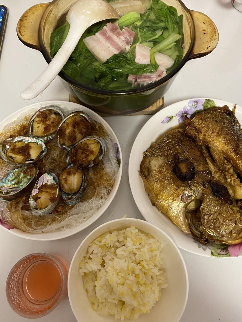 蒜蓉粉丝蒸鲍鱼