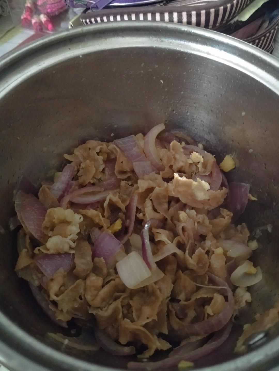 好吃便捷的洋葱炒羊肉卷