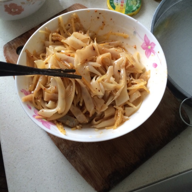 小吃 面皮 小小_7etf做的面皮 面粉,玉米淀粉,清水