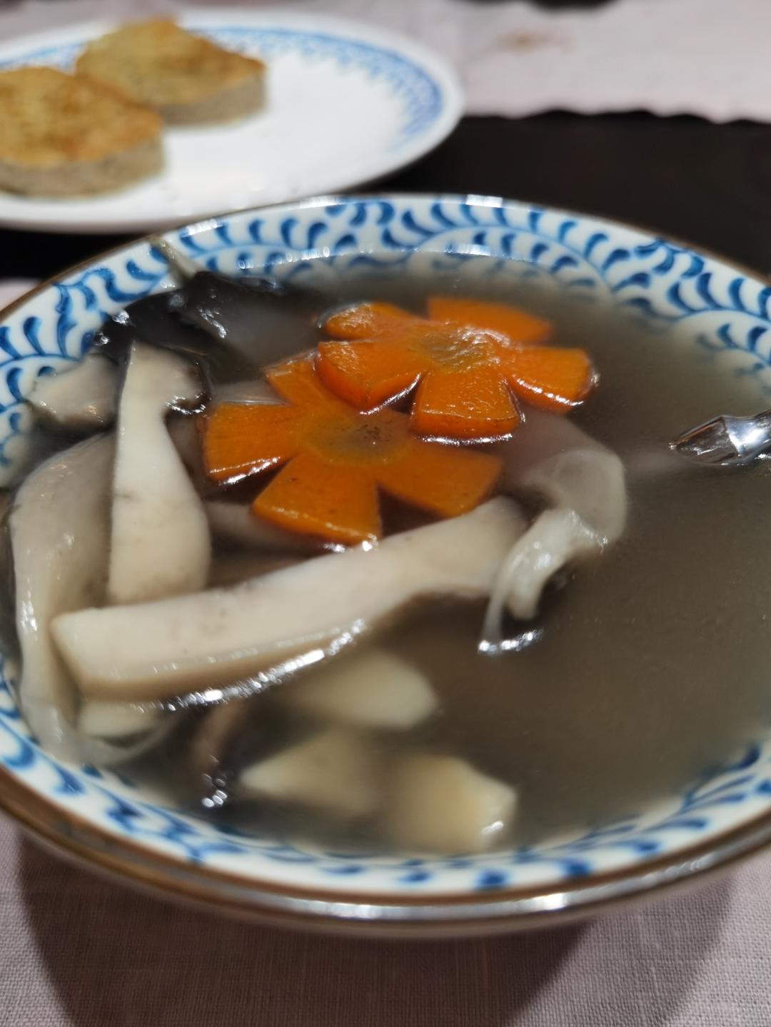家常～蘑菇汤