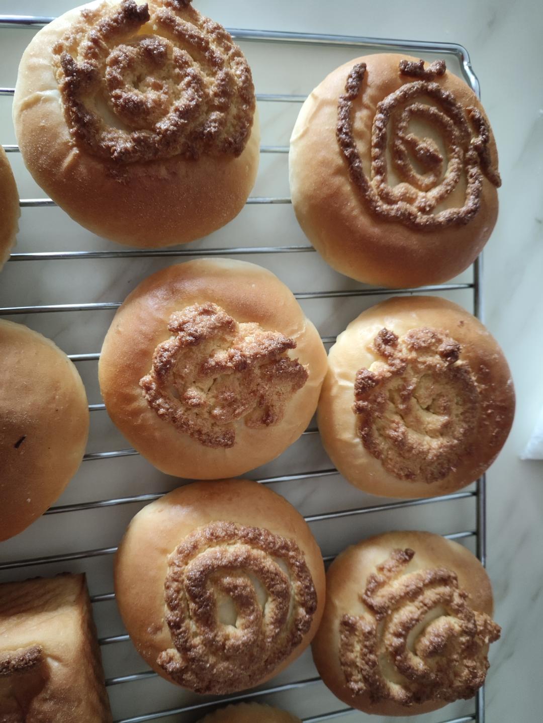 被无数人催做，网红店都在卖的酸奶菠萝吐司到底有多好吃？