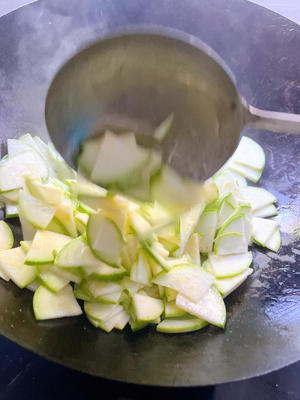 清炒笋瓜，家常菜的做法 步骤2