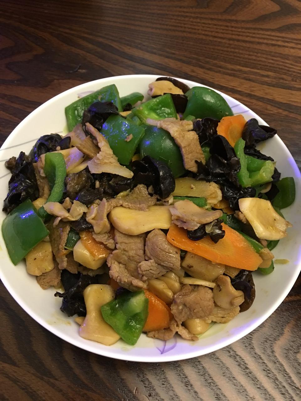 木耳瓜片大辣椒炒肉