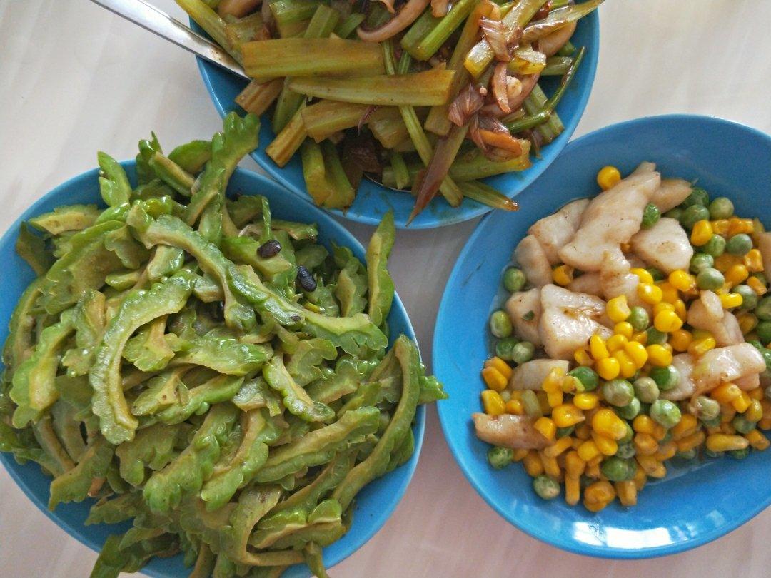 家常菜～韭菜鱿鱼