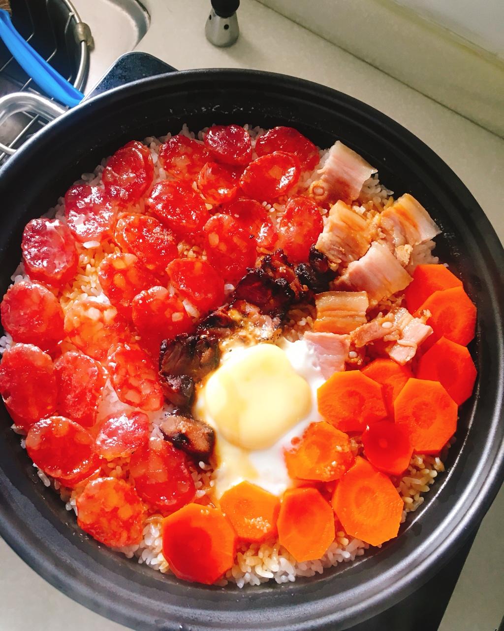 塔吉锅腊味煲仔饭