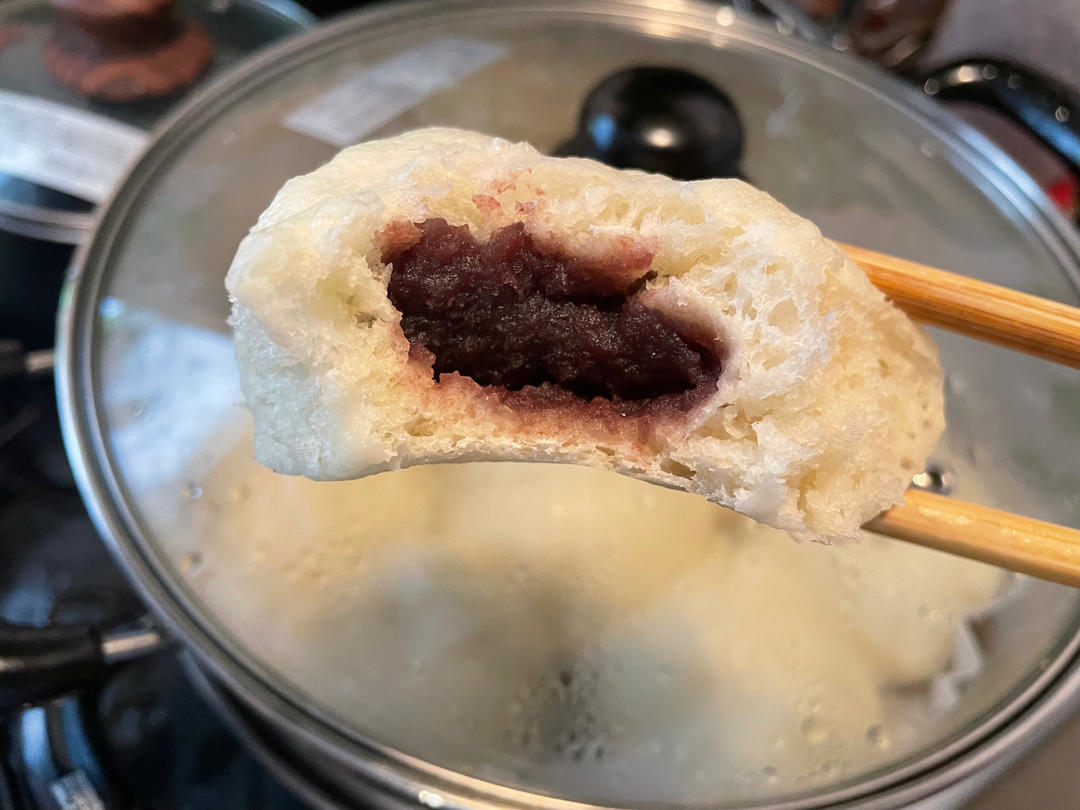 暄软可口的豆沙包