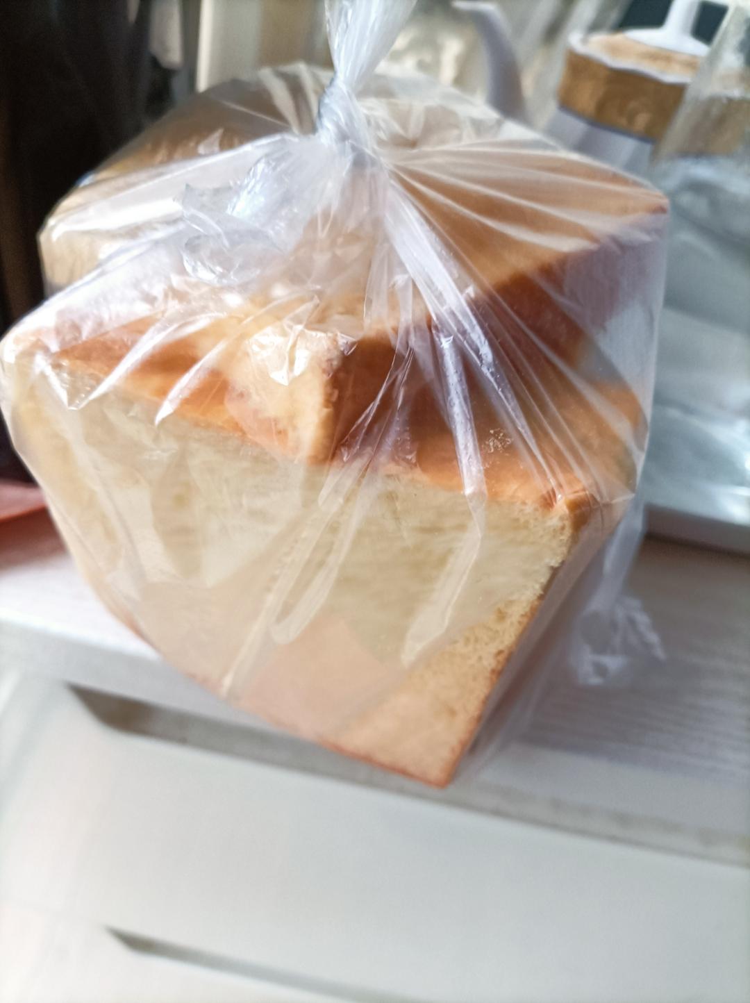 『醇香椰浆嫩白吐司』