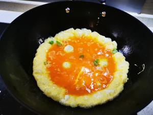 韭黄炒蛋，孩子们喜欢吃又简单的家常菜的做法 步骤4