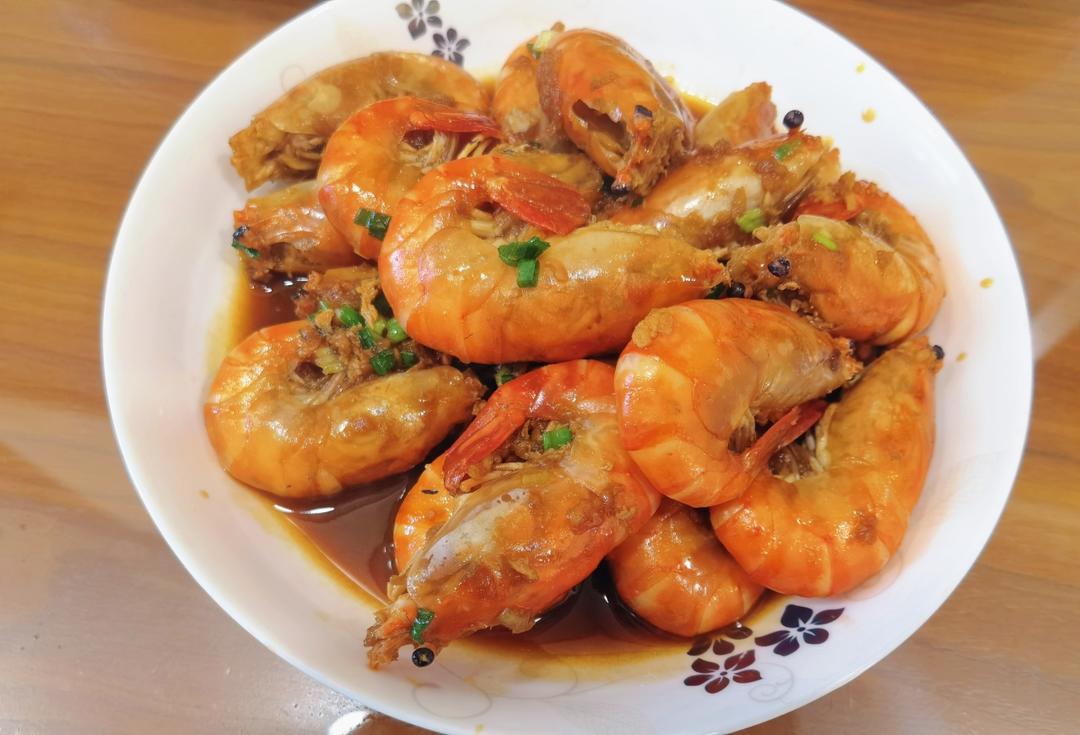 好吃到舔手的蒜爆罗氏虾（零失败，巨好吃)