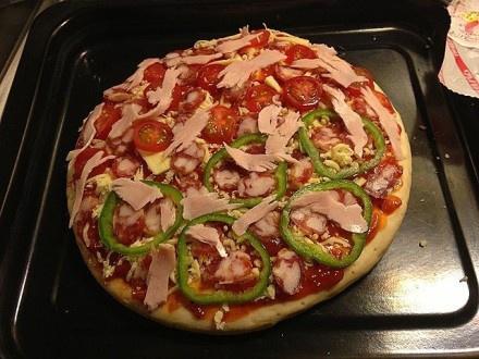 番茄青椒香肠双拼披萨pizza的做法 步骤1