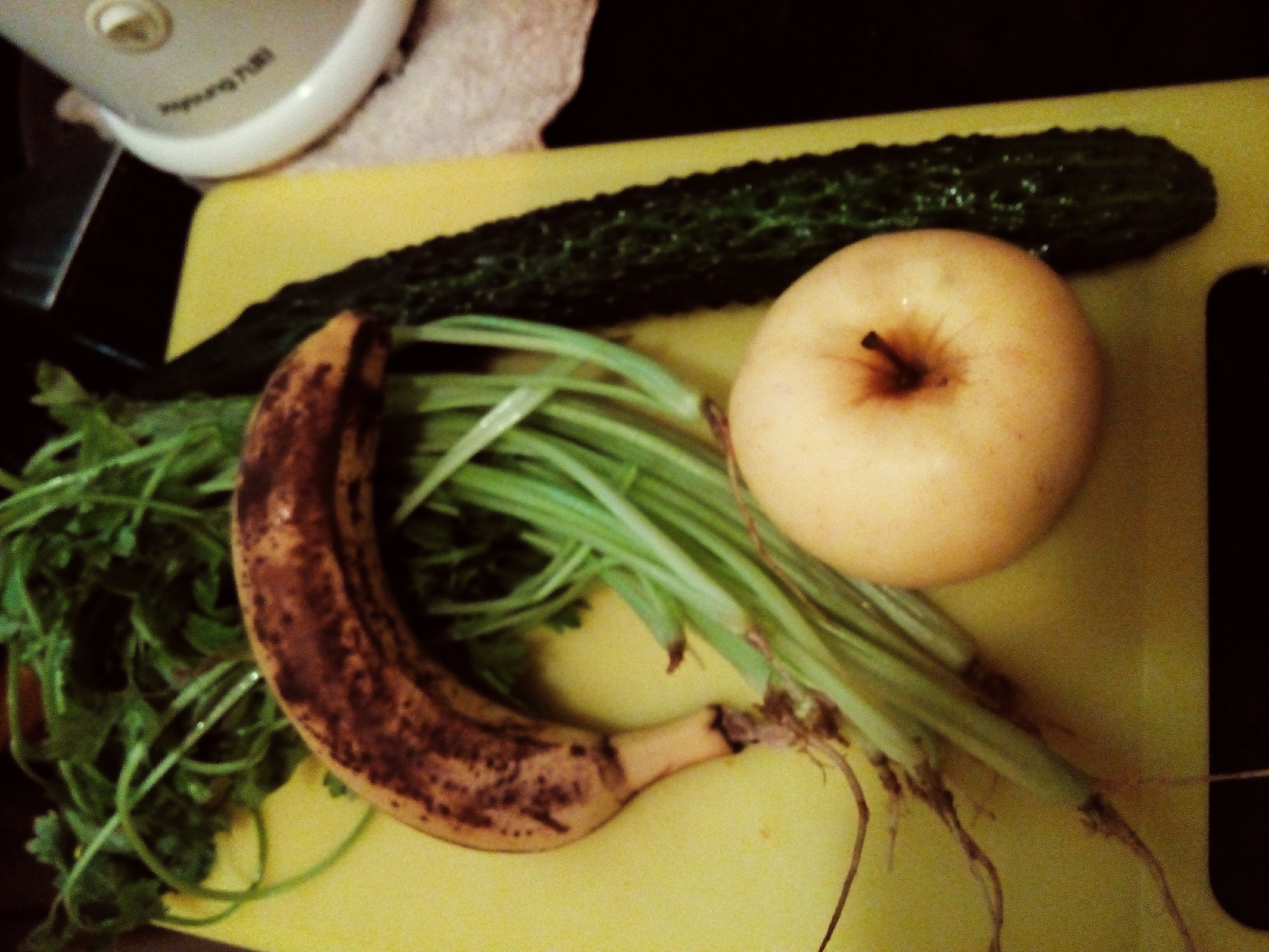 green smoothieD11黄瓜+香蕉+苹果+芹菜的做法