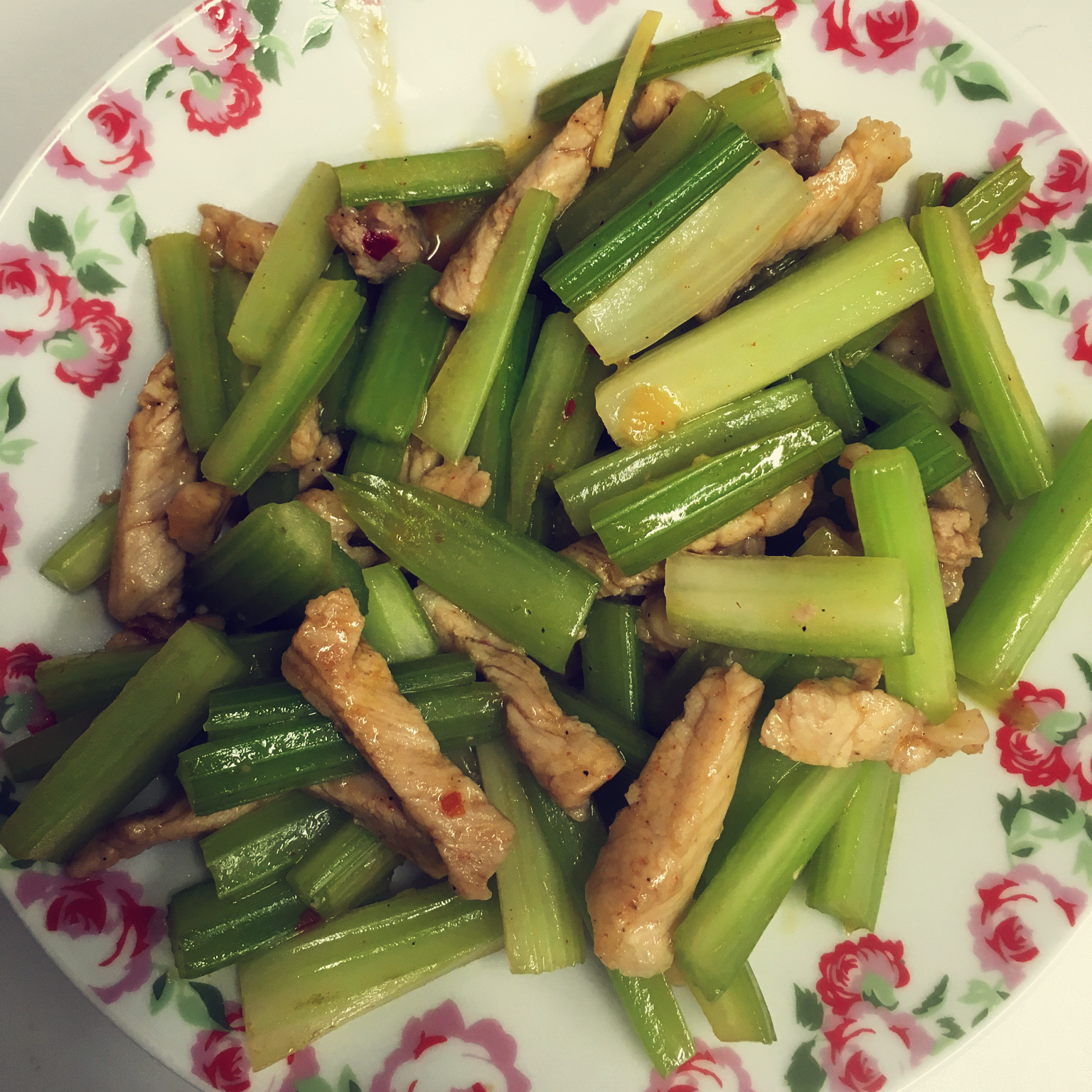 芹菜炒肉