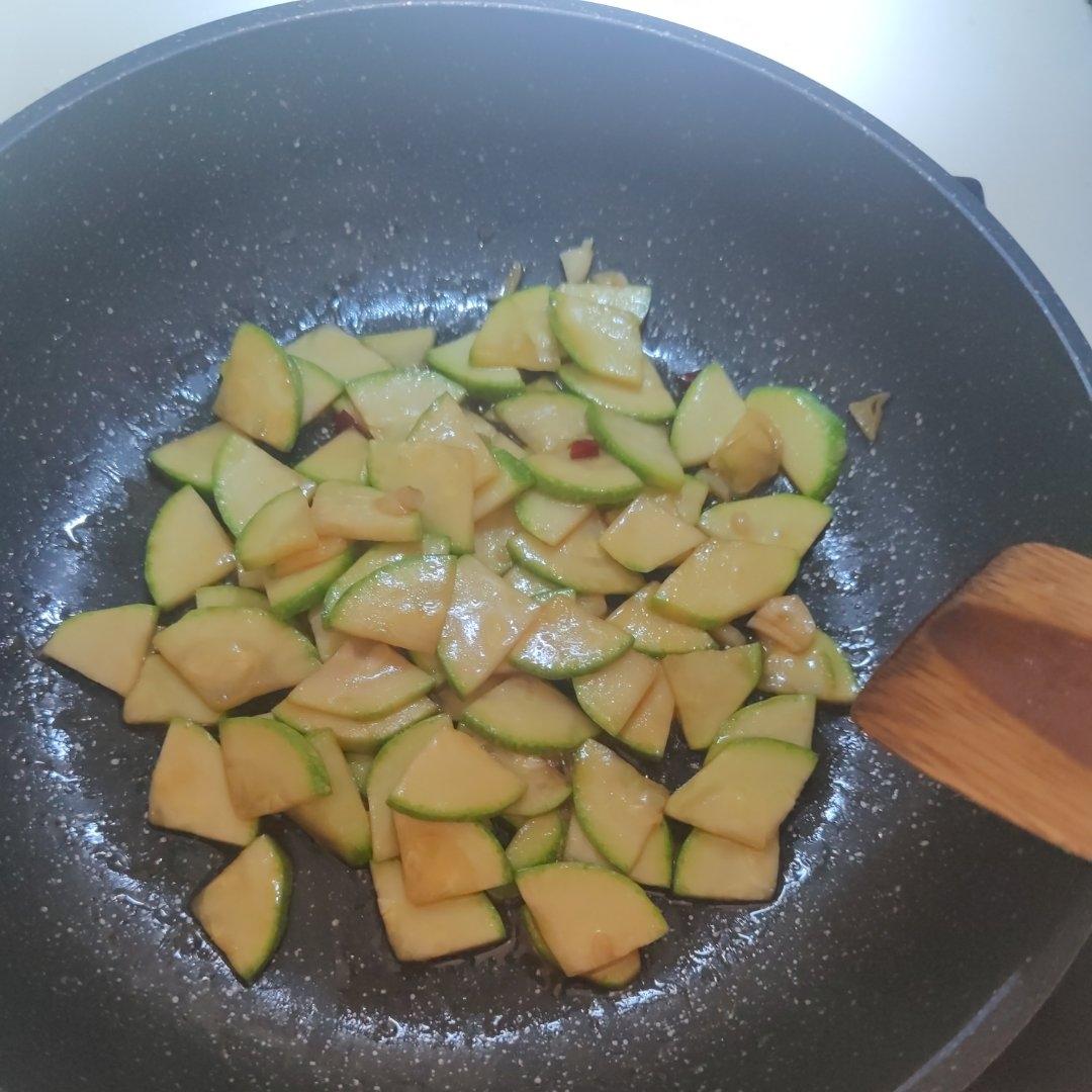 清炒西葫芦，五分钟快手菜