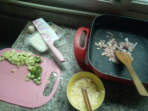 洋葱秋葵炒蛋饭的做法 步骤1