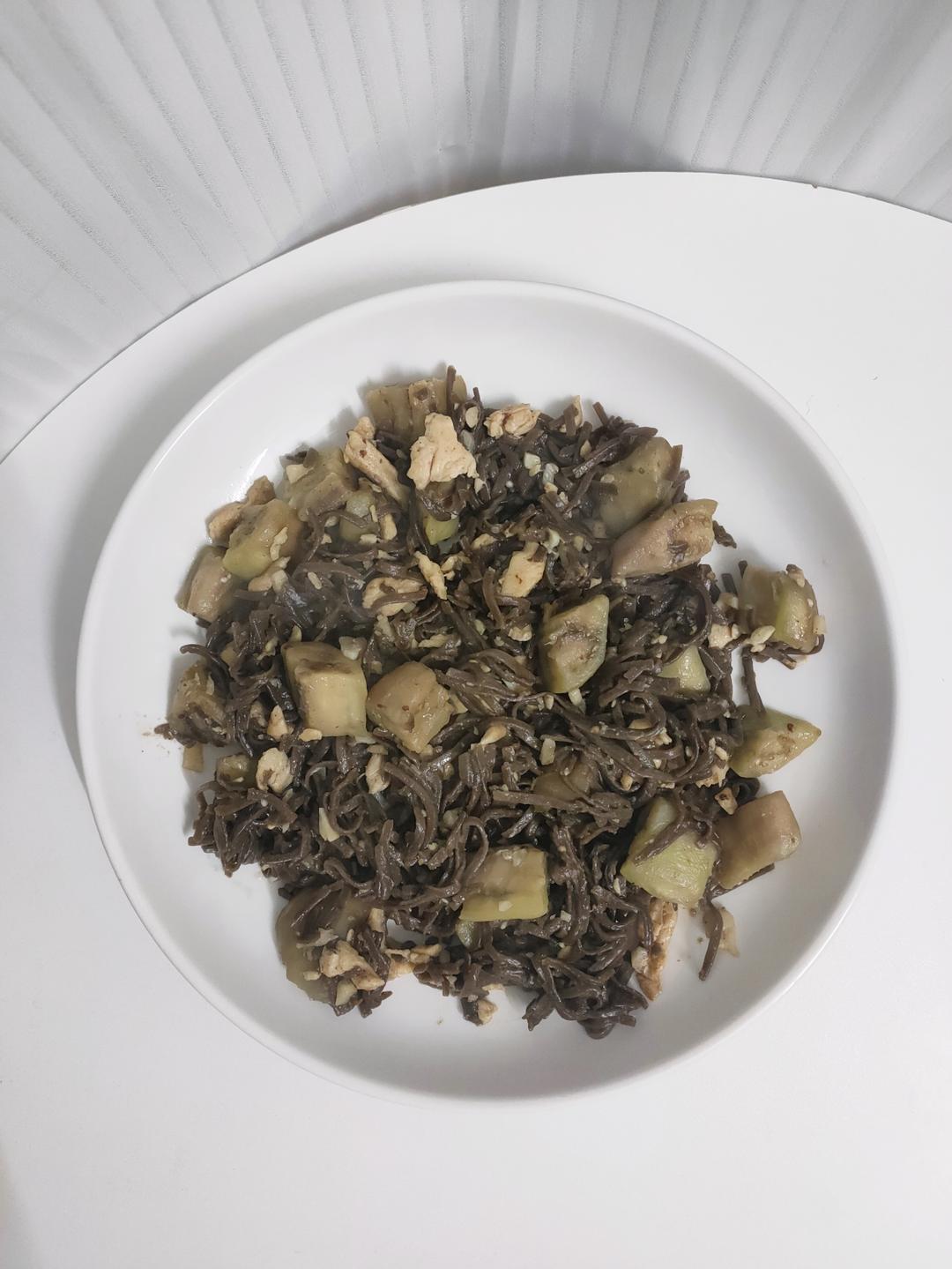 肉末茄子荞麦面