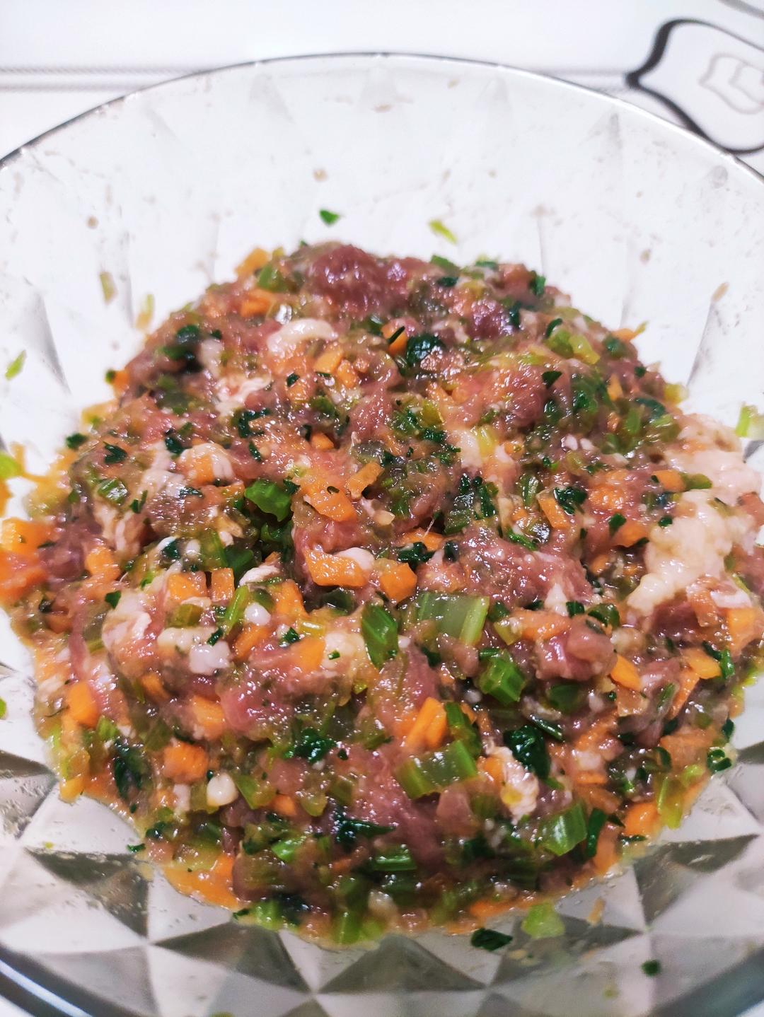 芹菜胡萝卜猪肉水饺