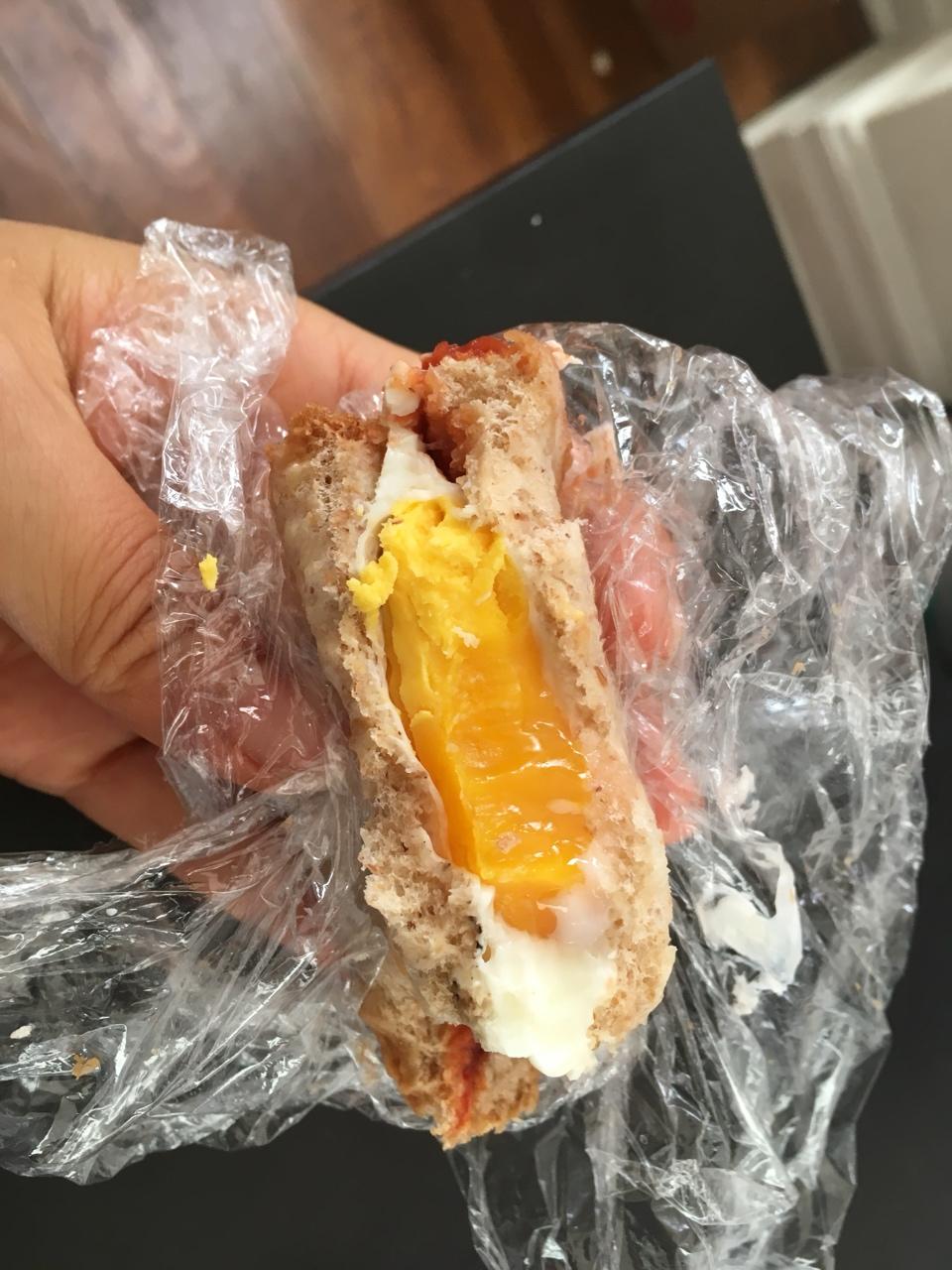 【1分钟鸡蛋三明治】微波懒人早餐