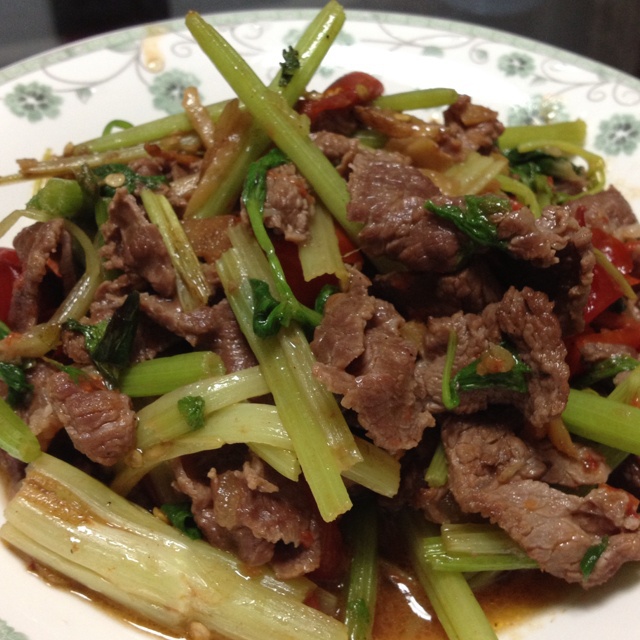 芹菜炒牛肉