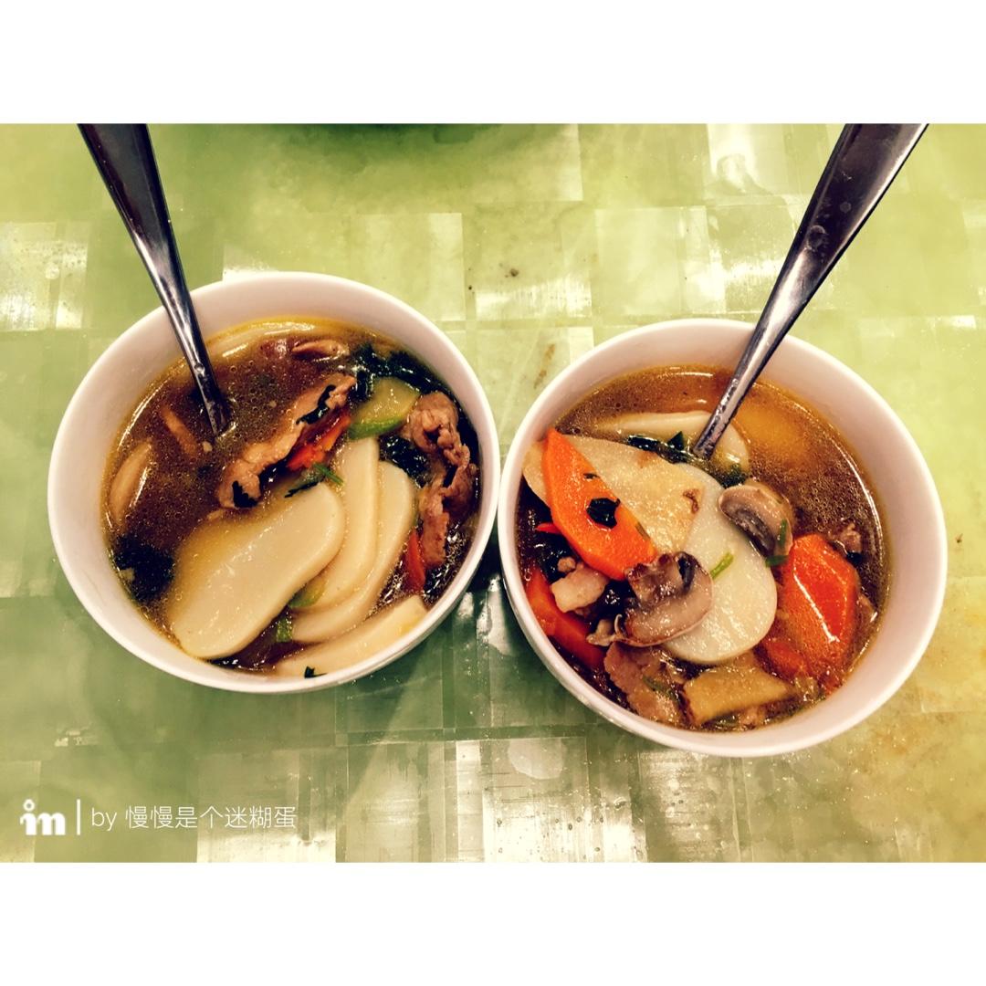 家的味道：青菜肉丝年糕汤