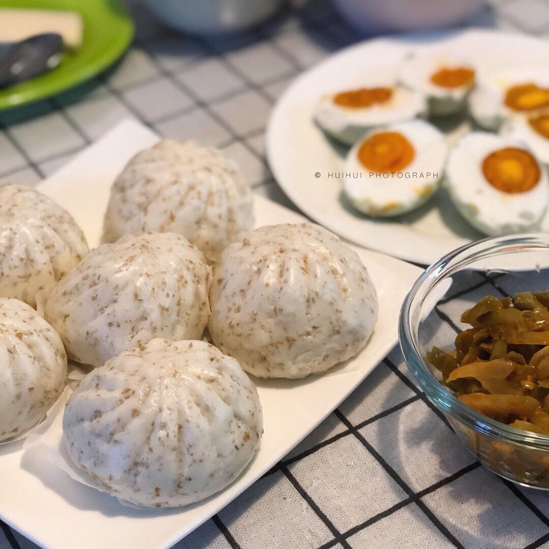 云朵般松软爆浆蜜汁叉烧包