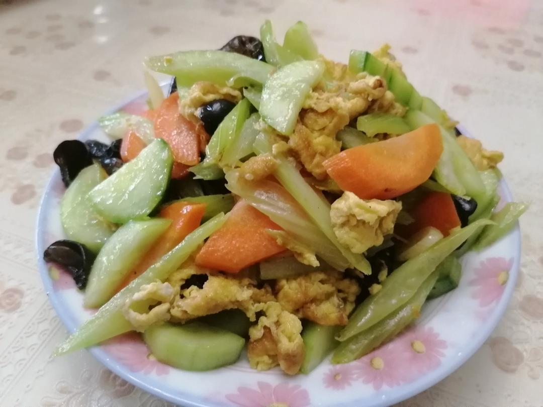 木须胡萝卜黄瓜木耳