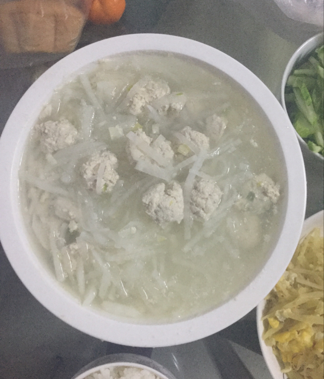 【10分钟系列】白萝卜豆腐圆子汤